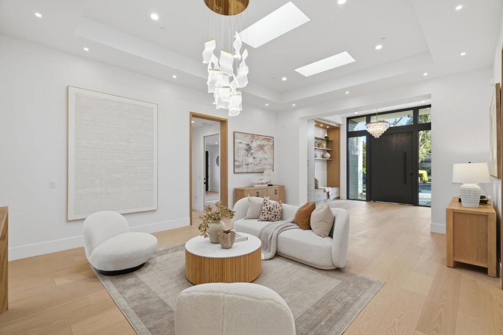 685 Riviera Drive, Los Altos, CA 94024