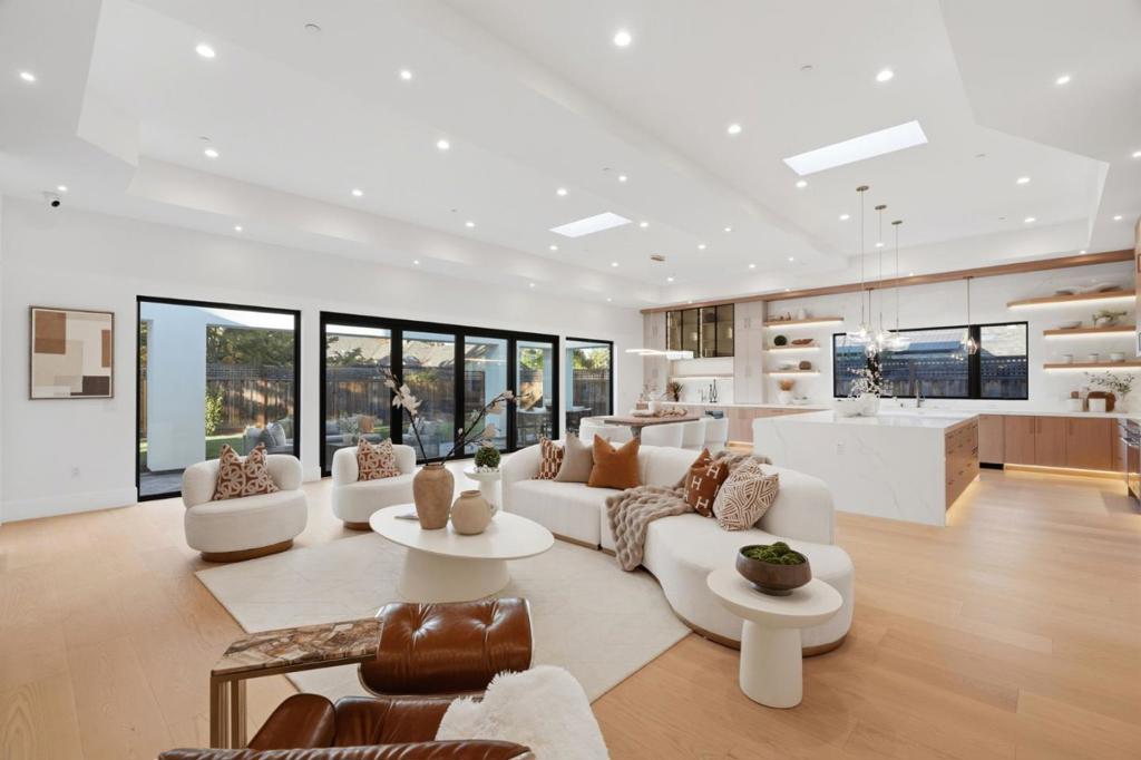 685 Riviera Drive, Los Altos, CA 94024
