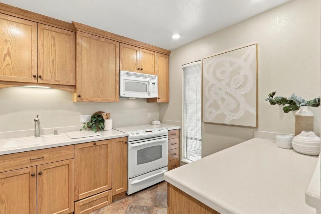 49 Showers Drive, #E145, Mountain View, CA 94040