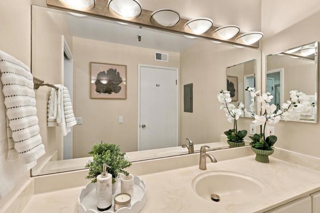 49 Showers Drive, #E145, Mountain View, CA 94040