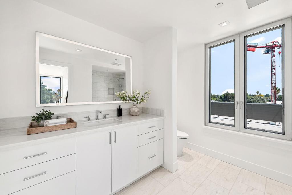 3225 El Camino Real, #301, Palo Alto, CA 94306