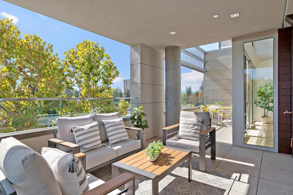 3225 El Camino Real, #301, Palo Alto, CA 94306