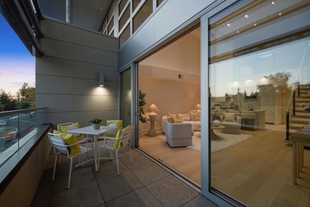3225 El Camino Real, #301, Palo Alto, CA 94306