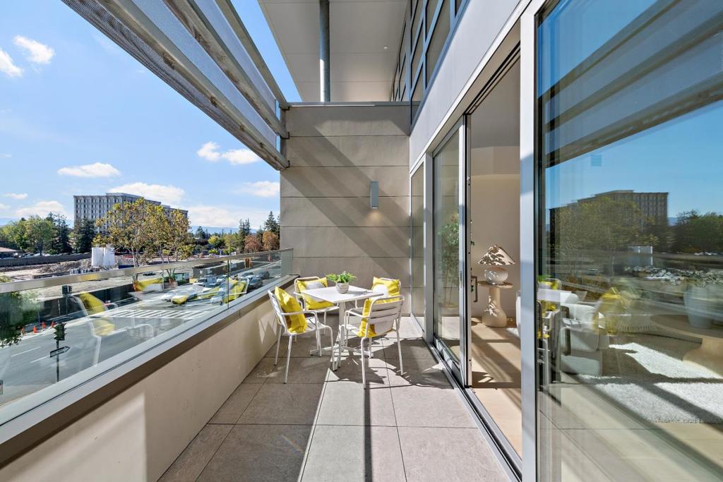 3225 El Camino Real, #301, Palo Alto, CA 94306