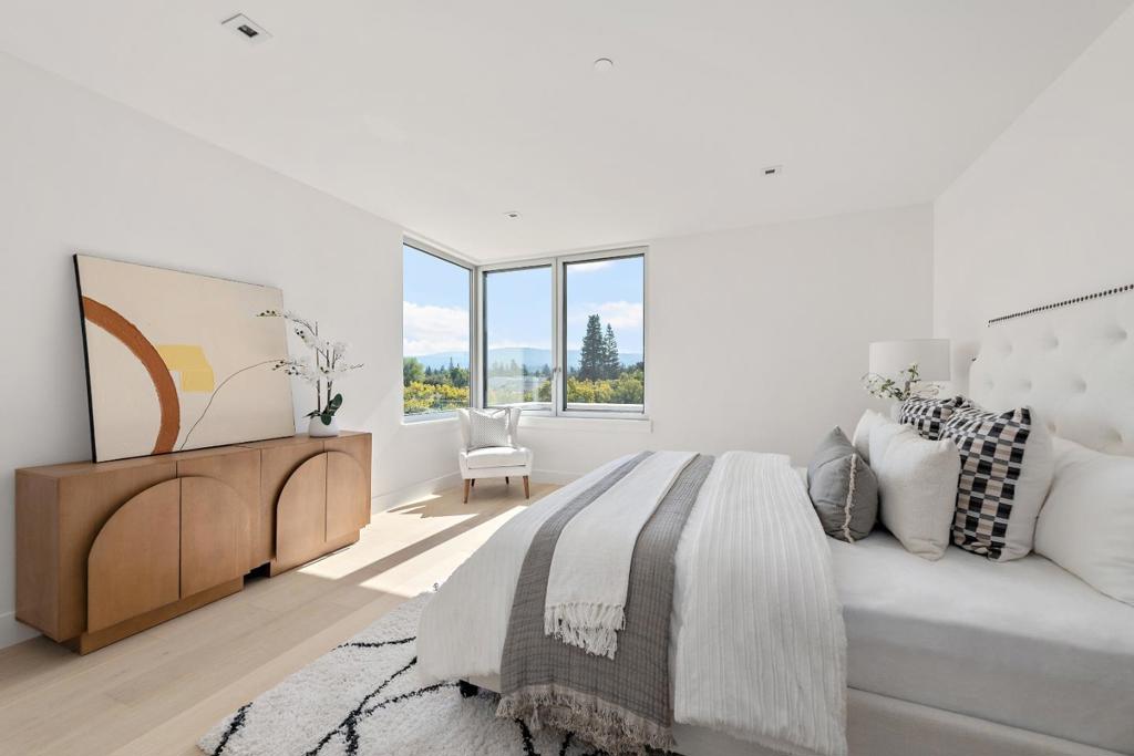 3225 El Camino Real, #301, Palo Alto, CA 94306