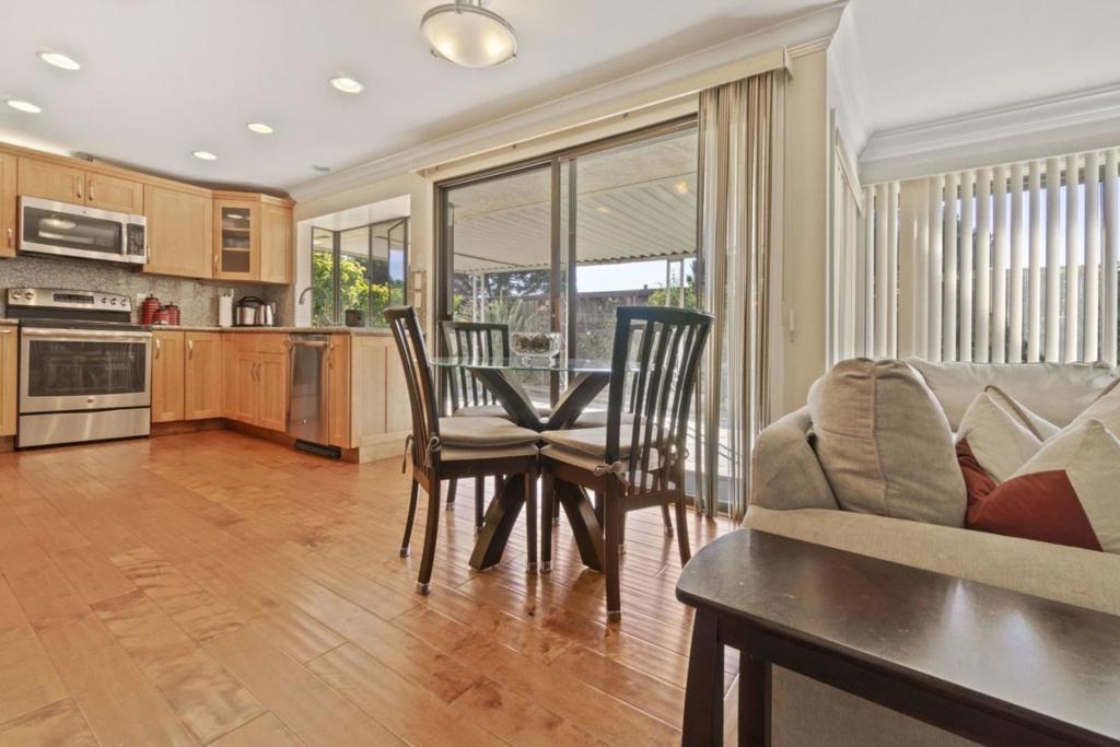 527 Martinique Drive, Redwood City, CA 94065
