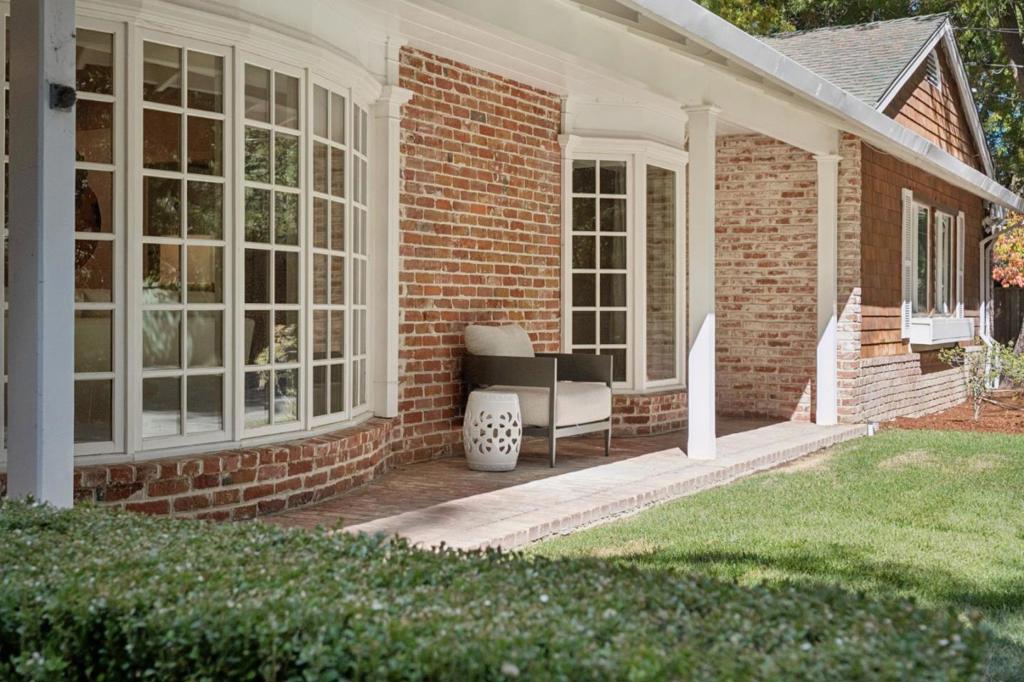 216 Valparaiso Avenue, Atherton, CA 94027