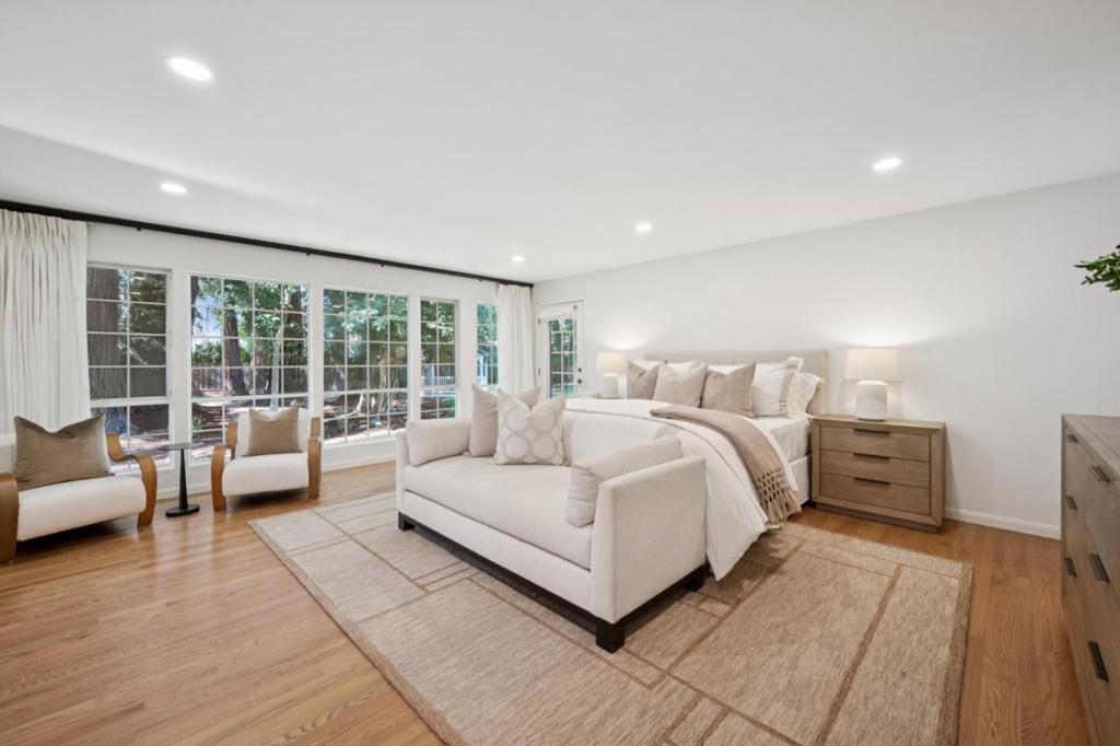216 Valparaiso Avenue, Atherton, CA 94027