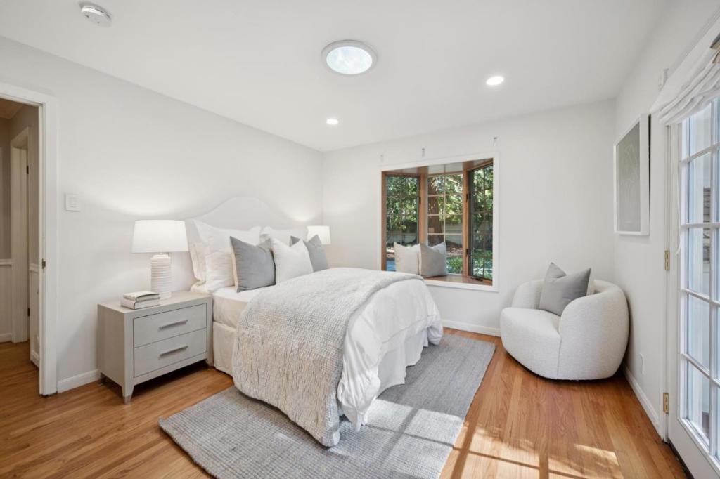 216 Valparaiso Avenue, Atherton, CA 94027