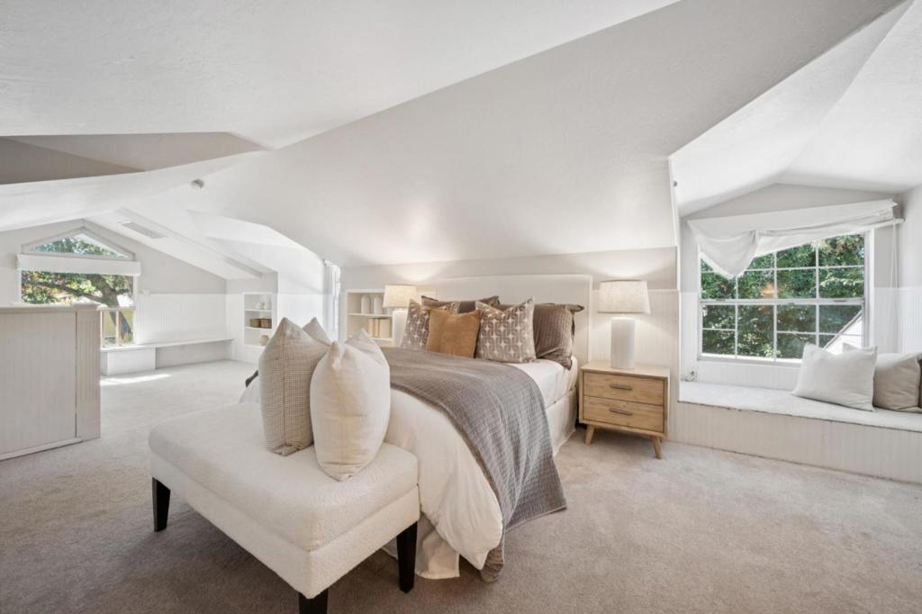 216 Valparaiso Avenue, Atherton, CA 94027