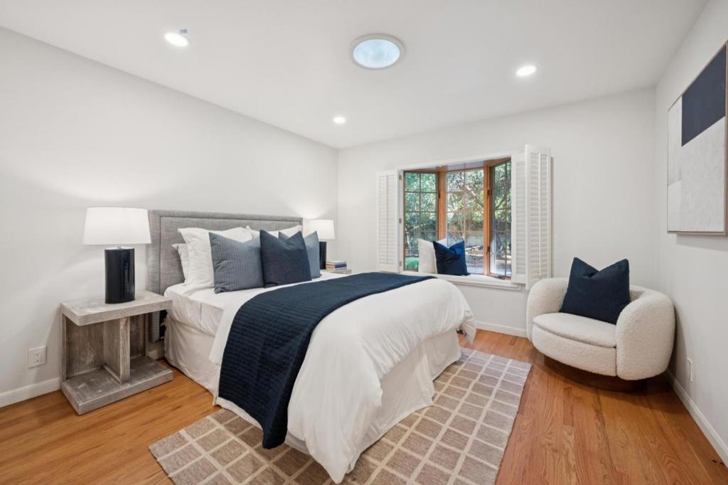 216 Valparaiso Avenue, Atherton, CA 94027