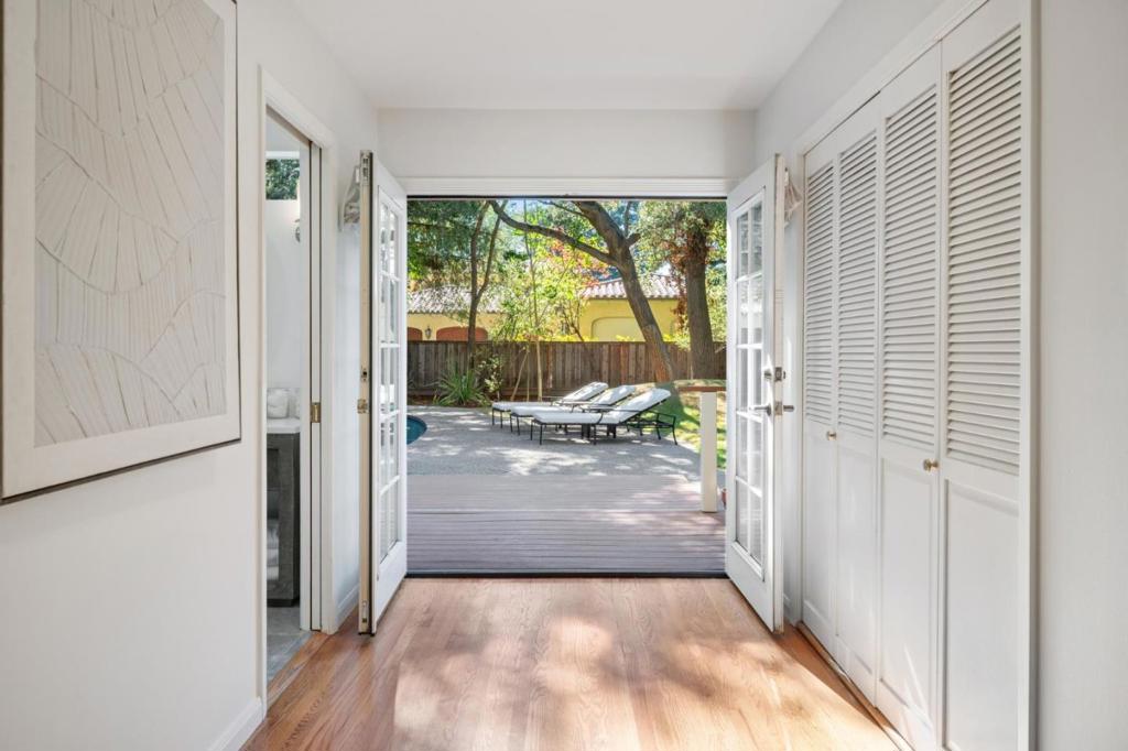 216 Valparaiso Avenue, Atherton, CA 94027