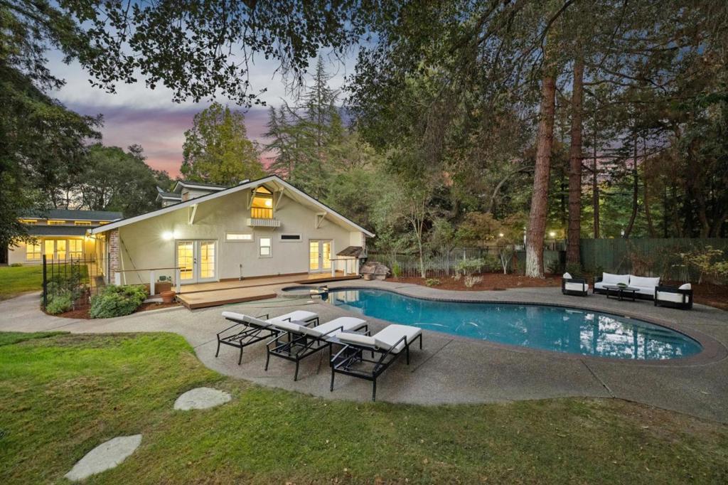 216 Valparaiso Avenue, Atherton, CA 94027