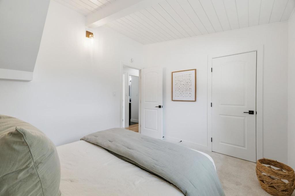 1307 Hill Avenue, Menlo Park, CA 94025