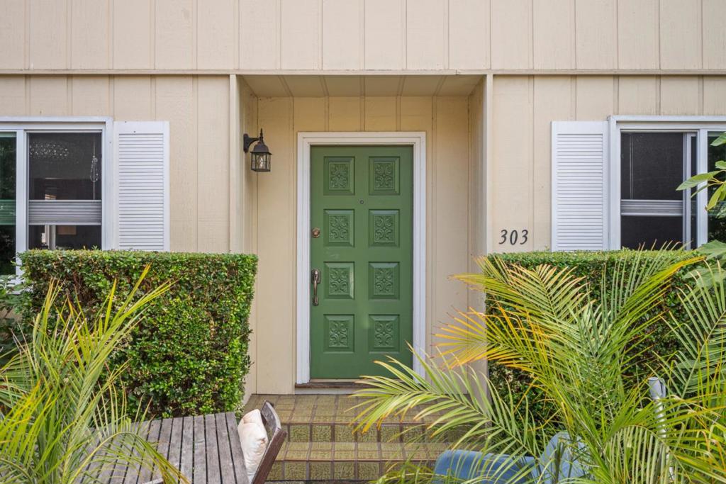 301 College Avenue, Palo Alto, CA 94306