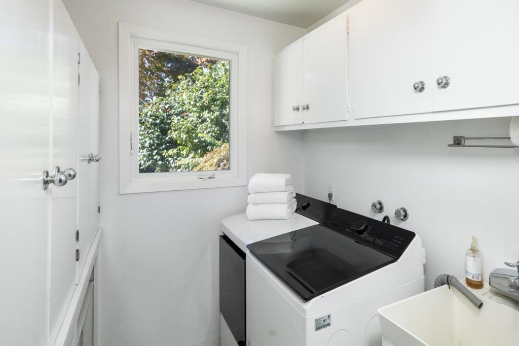 27 Catalpa Drive, Atherton, CA 94027