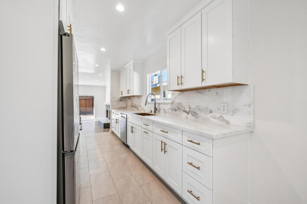 700 Gull Avenue, Foster City, CA 94404