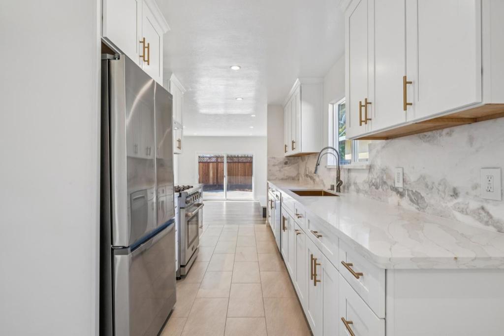 700 Gull Avenue, Foster City, CA 94404