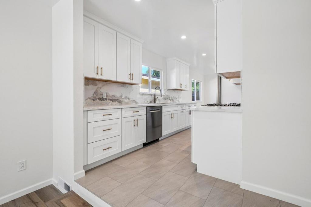 700 Gull Avenue, Foster City, CA 94404