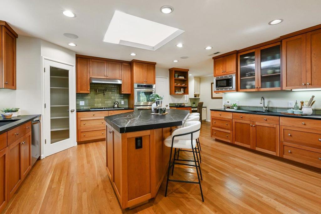 151 Louise Lane, San Mateo, CA 94403