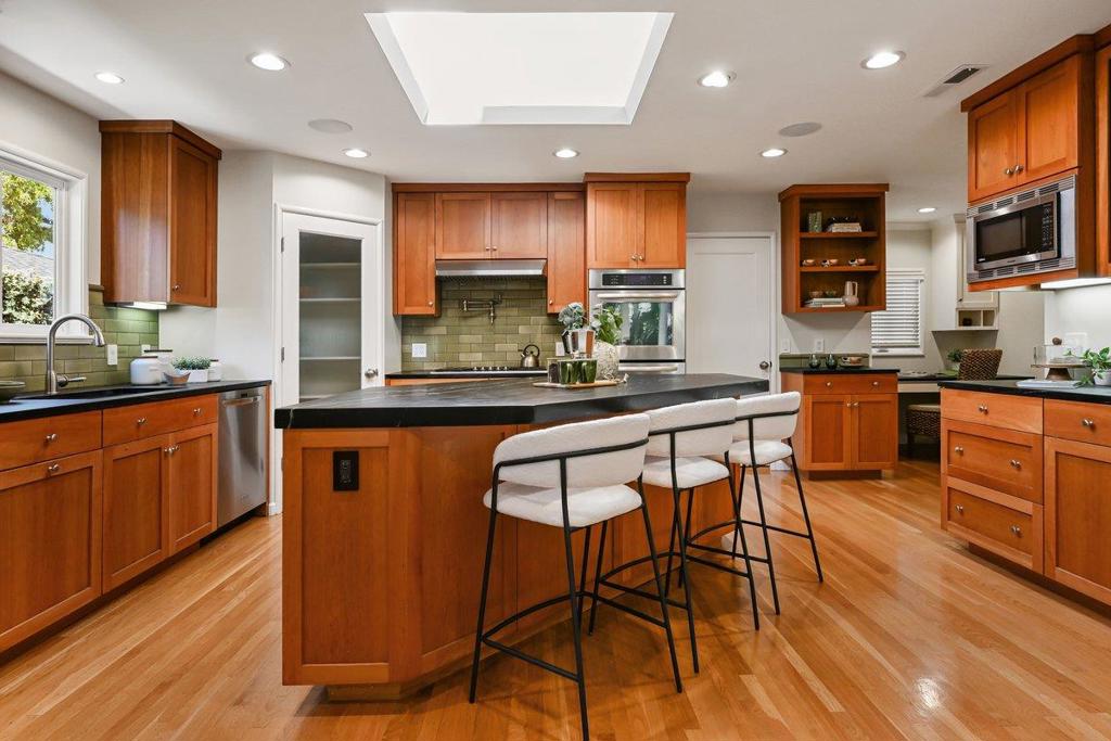 151 Louise Lane, San Mateo, CA 94403