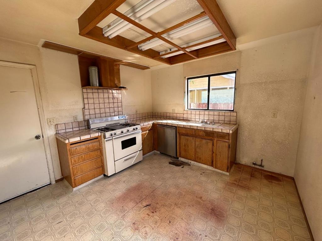 921 Nash Road, Hollister, CA 95023