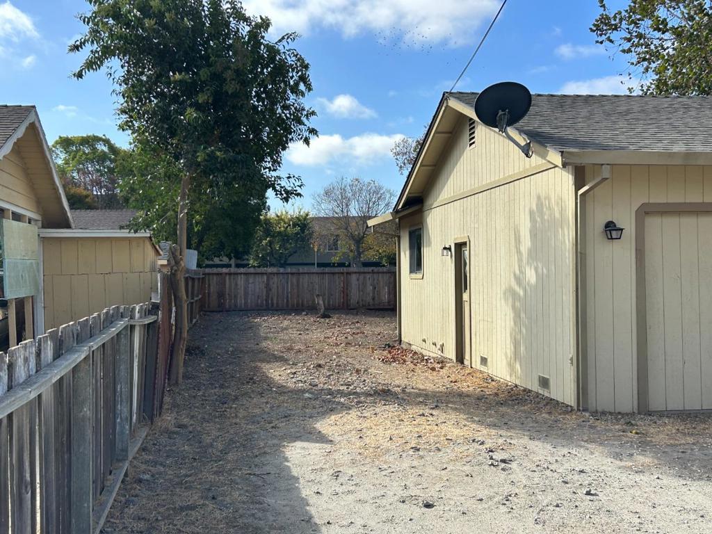 921 Nash Road, Hollister, CA 95023