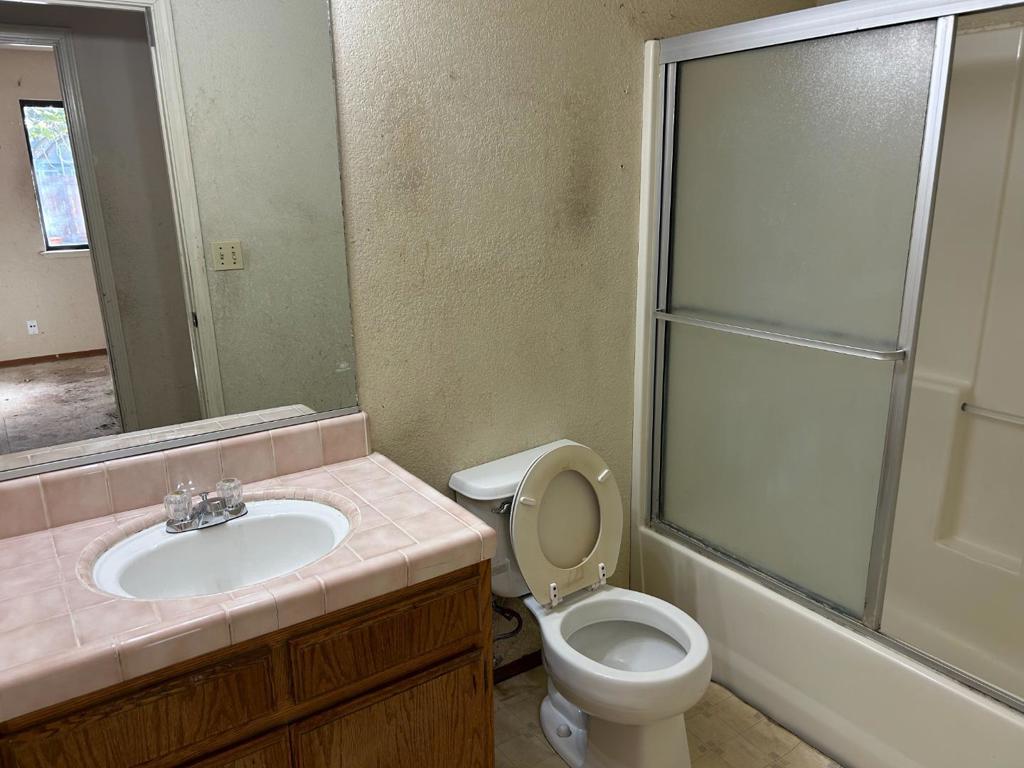 921 Nash Road, Hollister, CA 95023