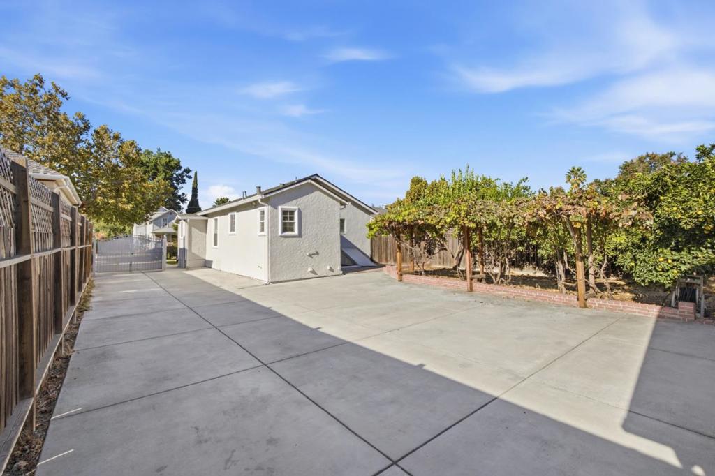 1080 S 8th Street, San Jose, CA 95112