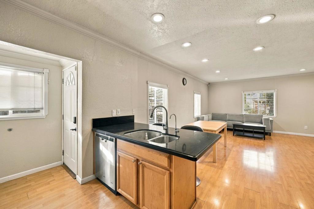 1080 S 8th Street, San Jose, CA 95112