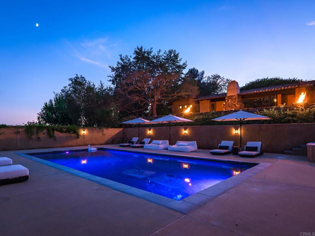 525 Sleeping Indian Rd, Oceanside, CA 92057