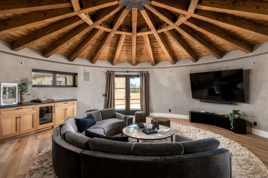 525 Sleeping Indian Rd, Oceanside, CA 92057