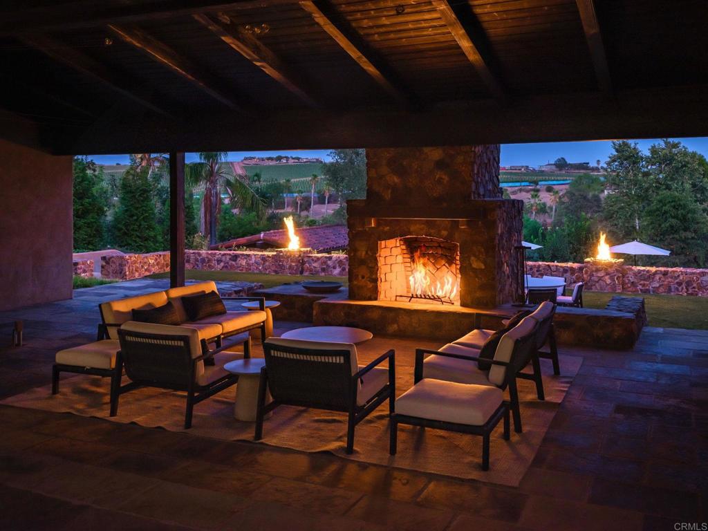 525 Sleeping Indian Rd, Oceanside, CA 92057