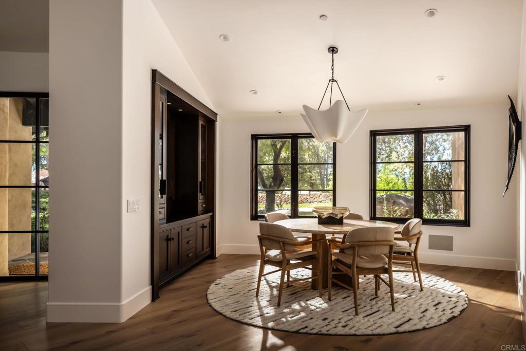 525 Sleeping Indian Rd, Oceanside, CA 92057