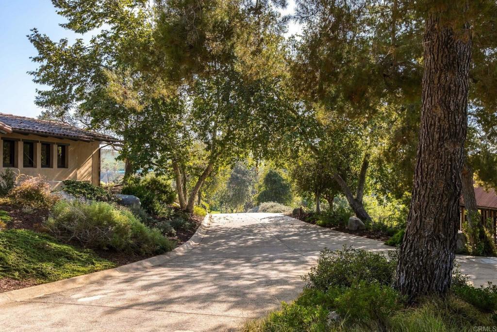 525 Sleeping Indian Rd, Oceanside, CA 92057