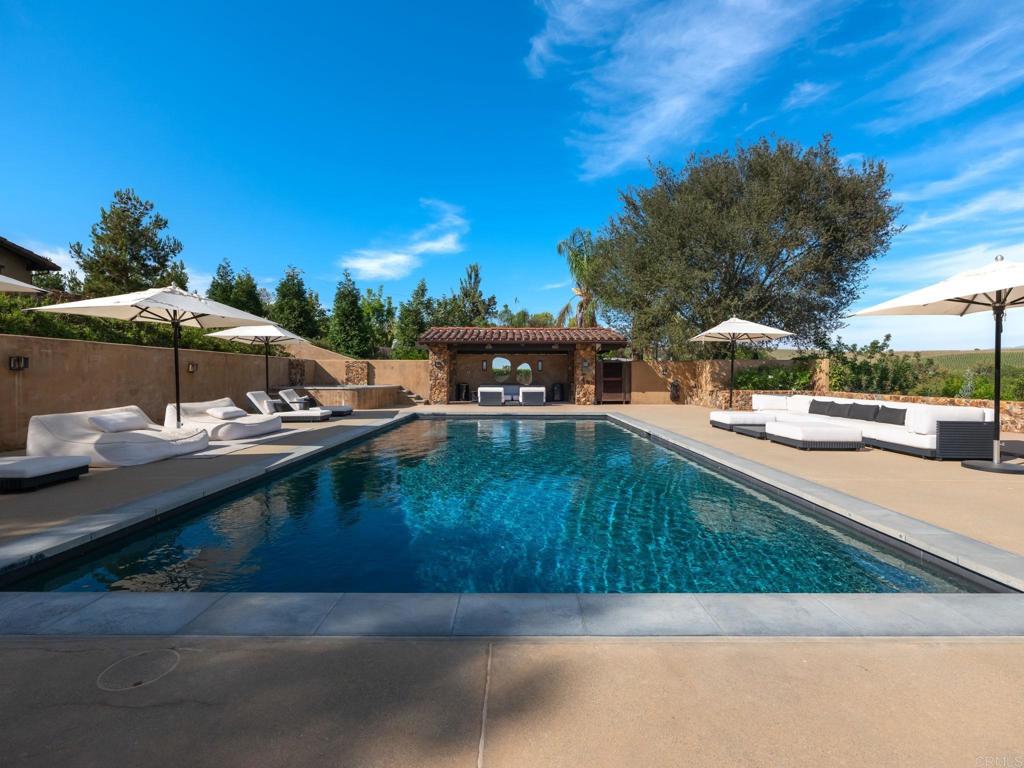 525 Sleeping Indian Rd, Oceanside, CA 92057