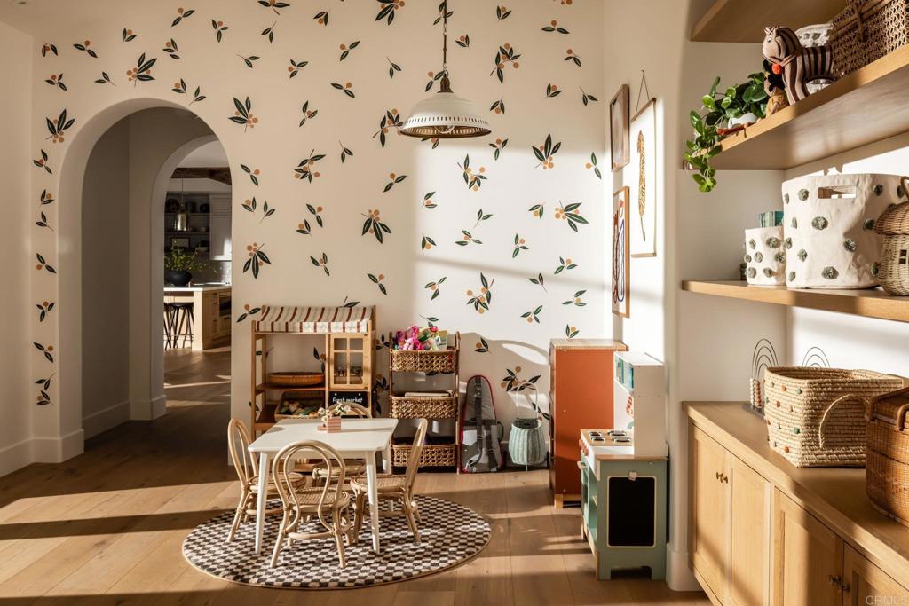 525 Sleeping Indian Rd, Oceanside, CA 92057