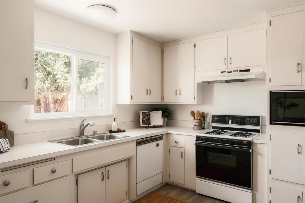 147 Edgewood Drive, Oceanside, CA 92054
