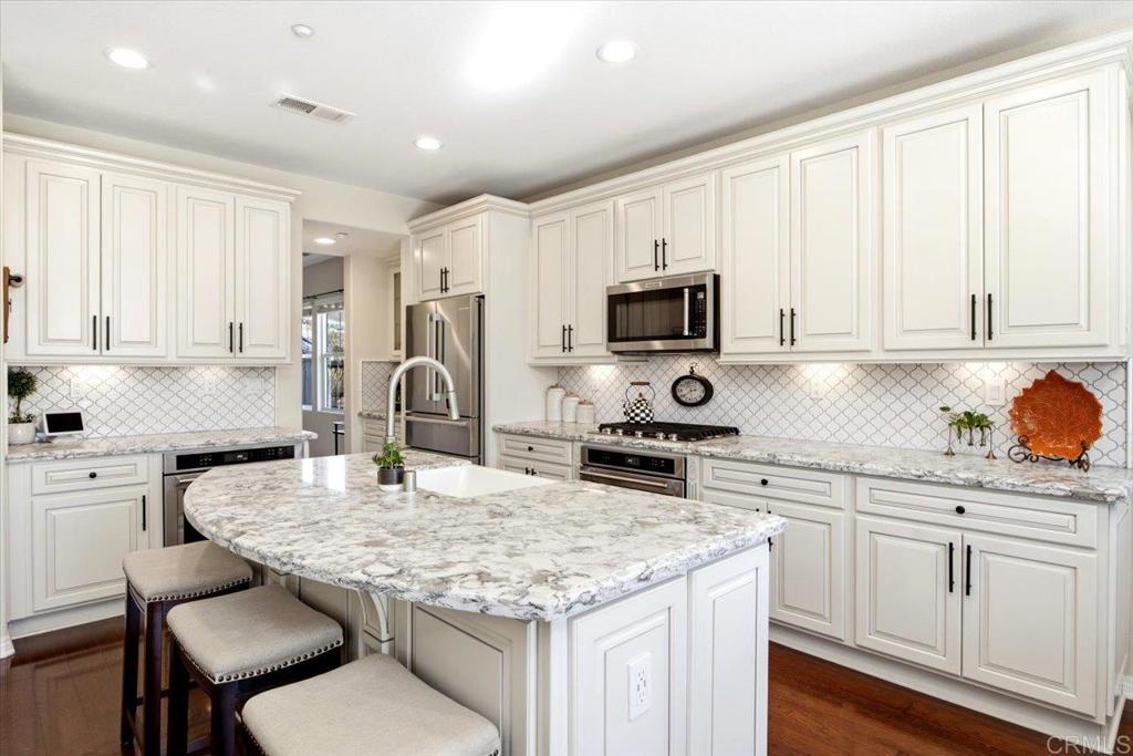 571 Chandler Court, Escondido, CA 92027