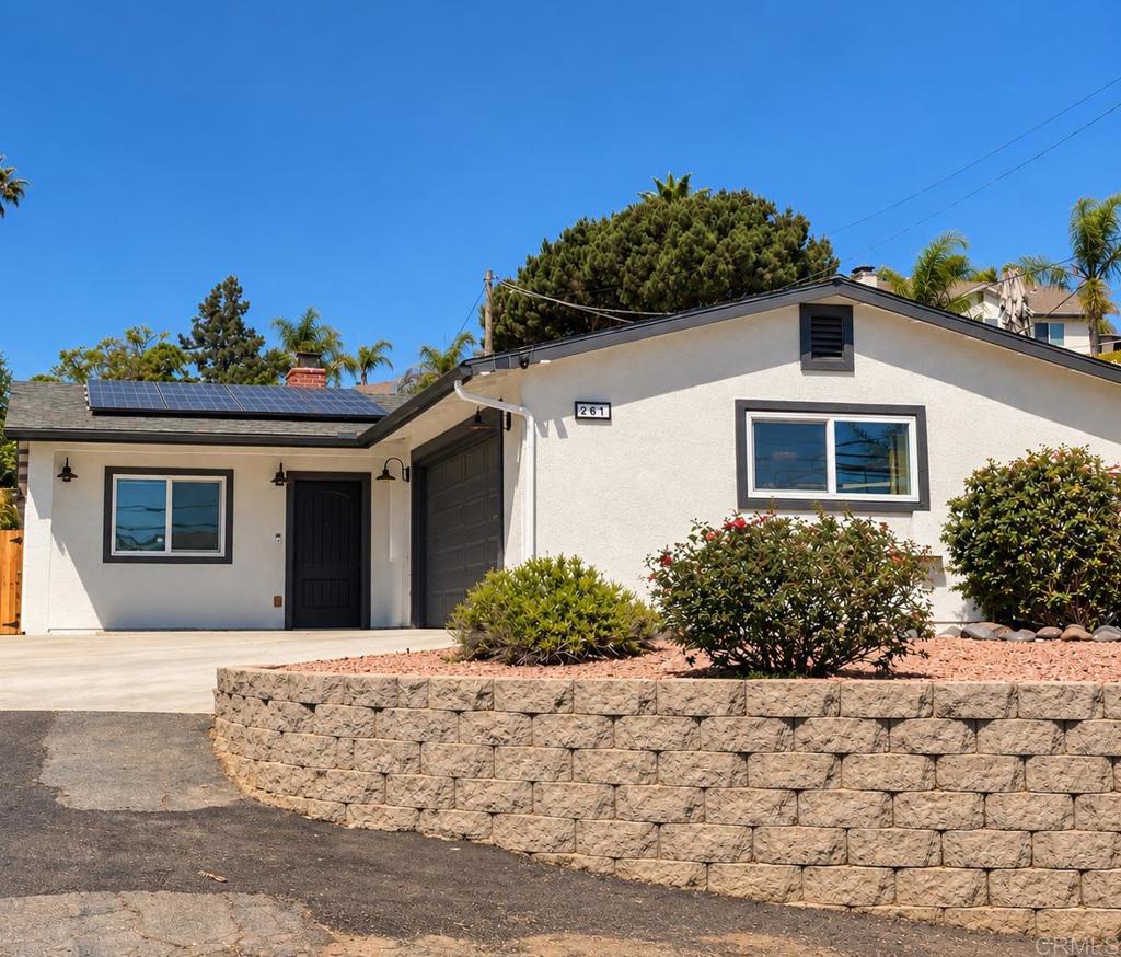 261 Hannalei Drive, Vista, CA 92083