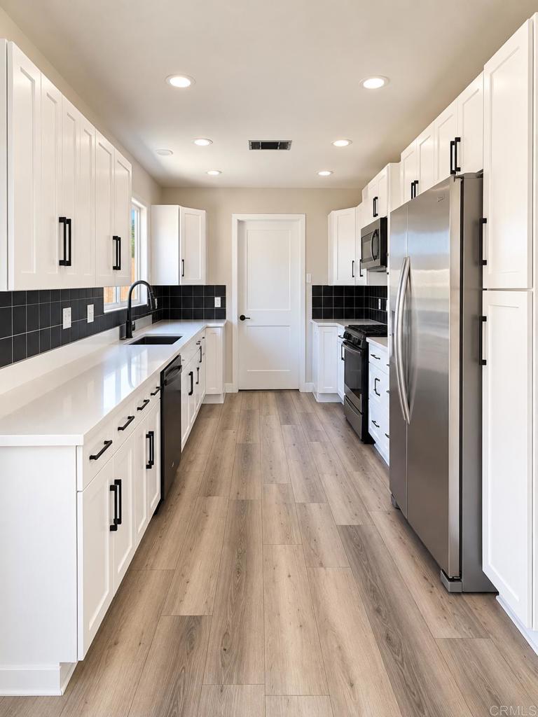 261 Hannalei Drive, Vista, CA 92083 261 Hannalei Drive, Vista, CA 92083