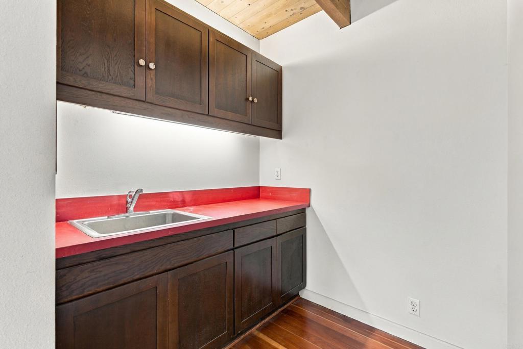Guest Kitchen Wet bar