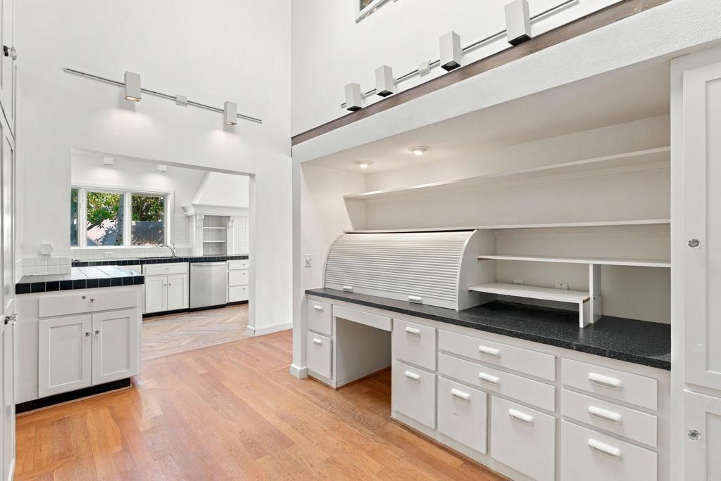 Extra kitchen utility desk room