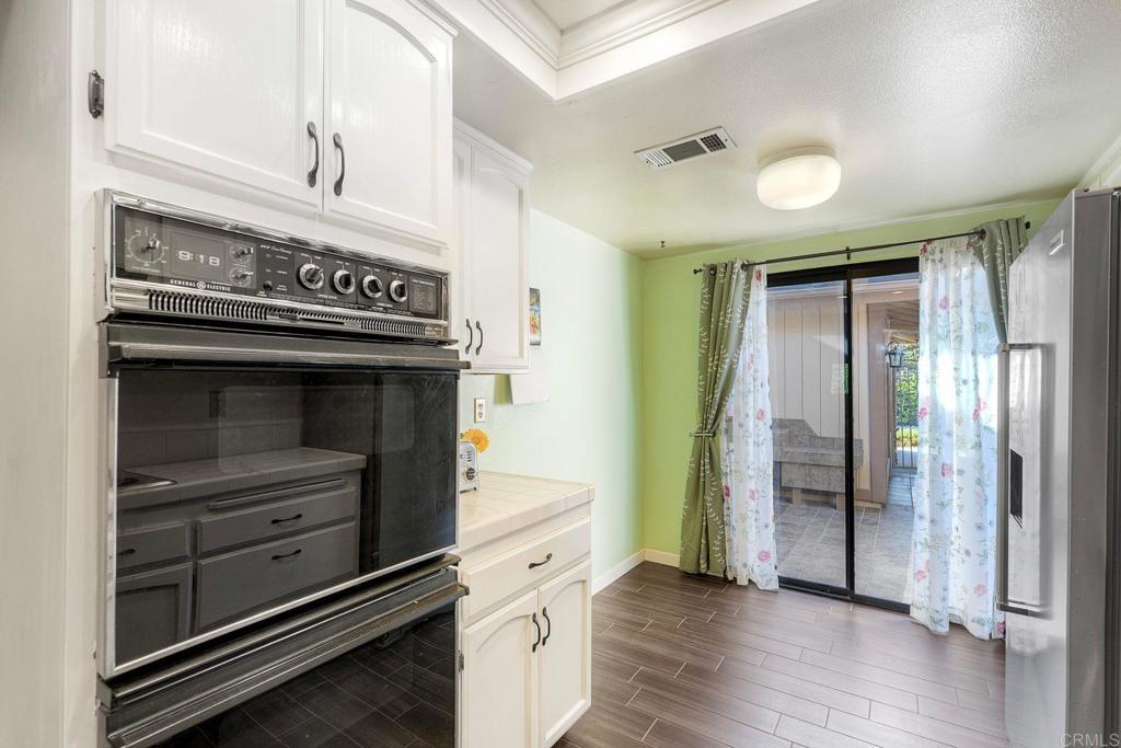 8559 Circle R Valley Lane, Escondido, CA 92026