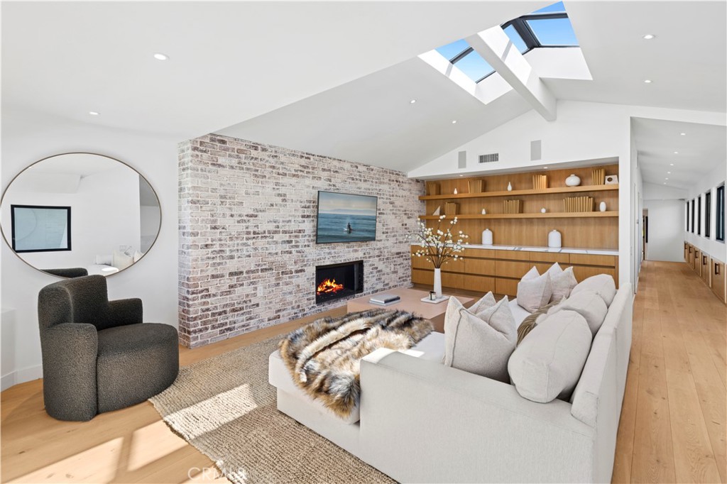 215 Goldenrod, Corona Del Mar, CA 92625