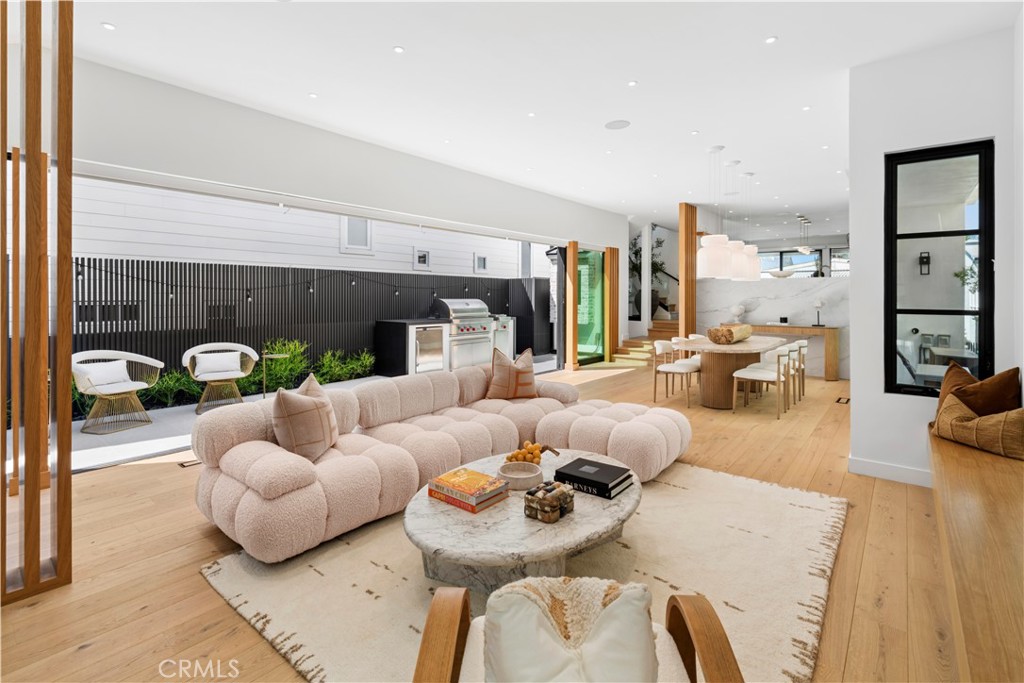 215 Goldenrod, Corona Del Mar, CA 92625