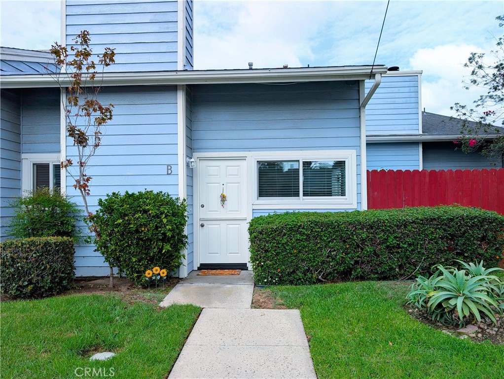 2302 Elden, Costa Mesa, CA 92627