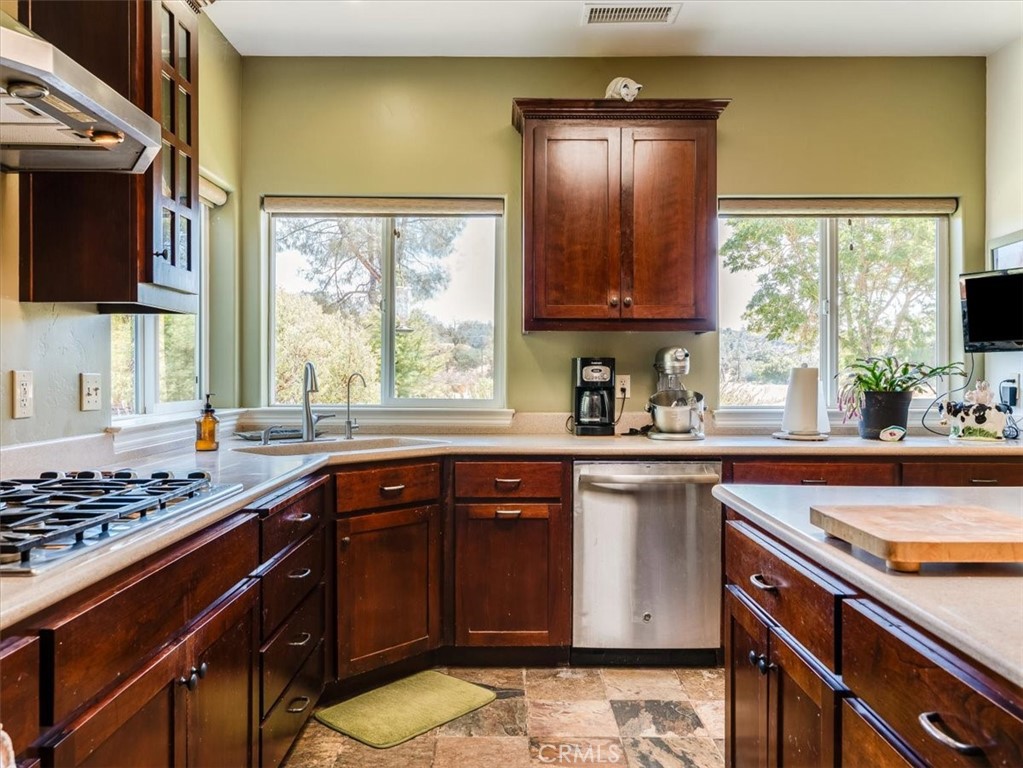 1575 Parkhill Road, Santa Margarita, CA 93453