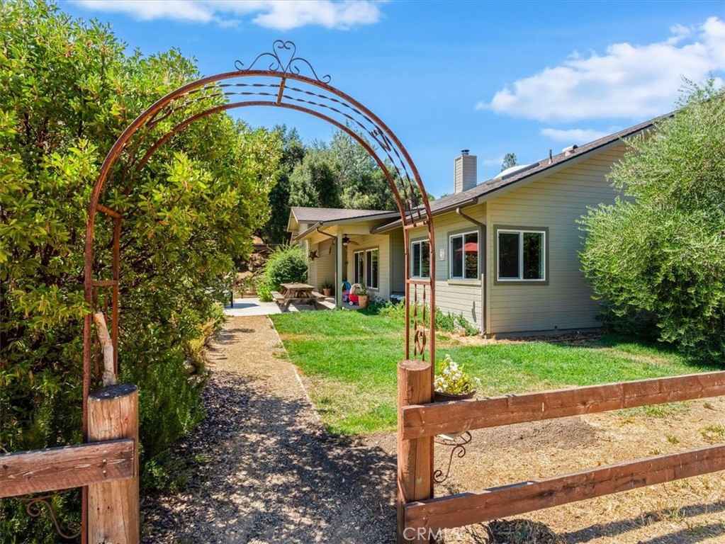 1575 Parkhill Road, Santa Margarita, CA 93453
