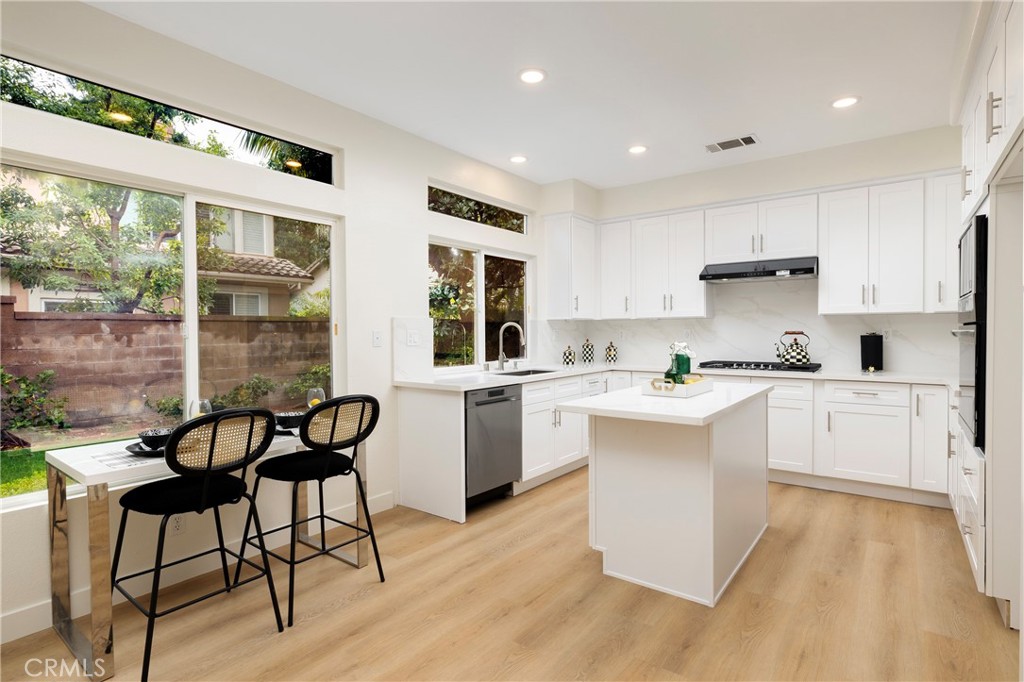 Make 9 a DONE DEAL! One of the greatest locations in all of Irvine. Make 9 a DONE DEAL! One of the greatest locations in all of Irvine.